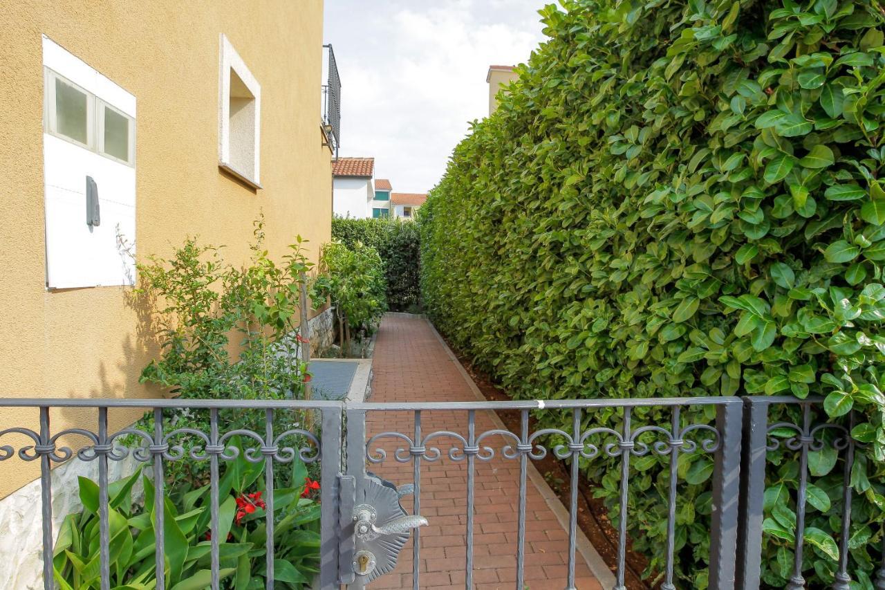 Rougemarin Apartments ビオグラード・ナ・モル エクステリア 写真
