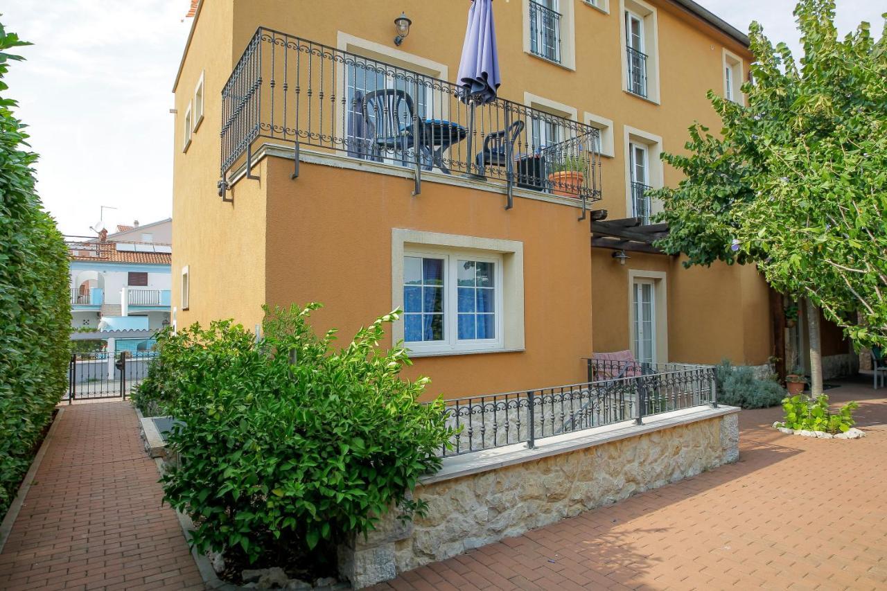 Rougemarin Apartments ビオグラード・ナ・モル エクステリア 写真